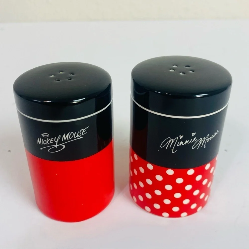 Disney Parks Mickey Mouse & Minnie Mouse Salt And Pepper Shakers